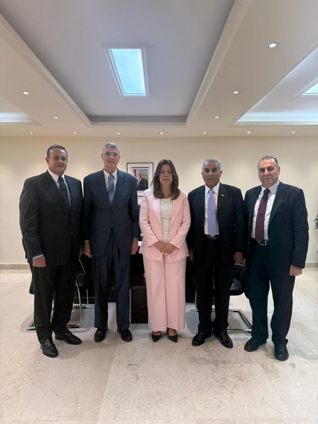 وزيرة الشباب والرياضة تستقبل وفد جامعة رفيق الحريري وتدعو لحفل اليوبيل الفضي